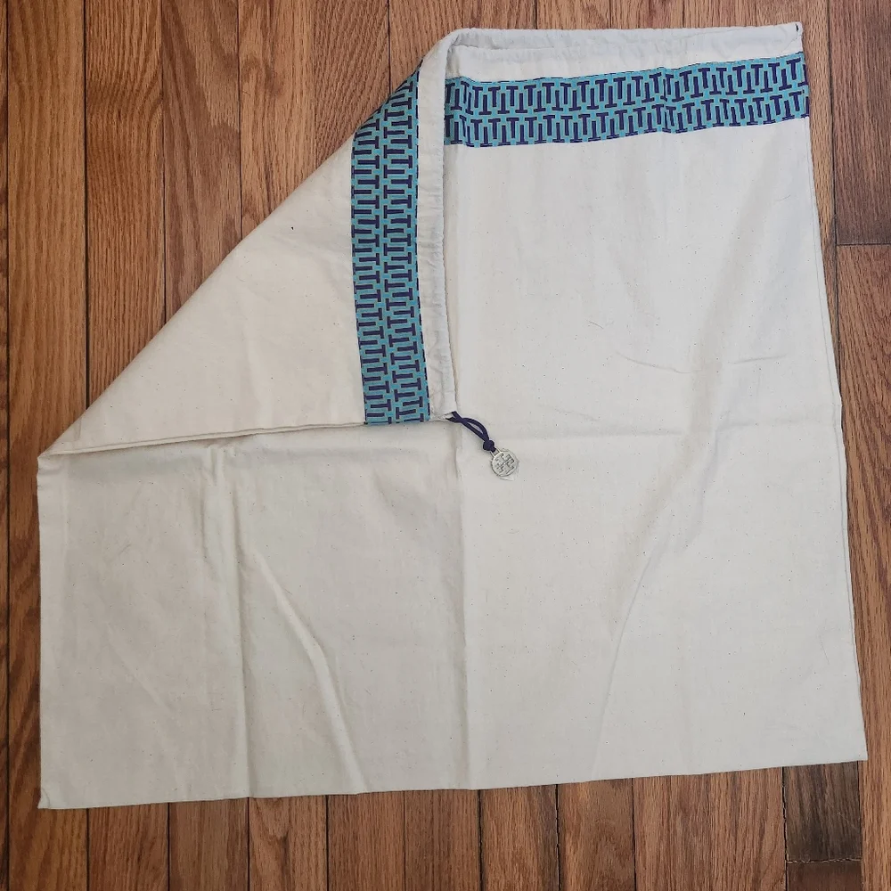 Tory Burch.Dust Cover Bag 23